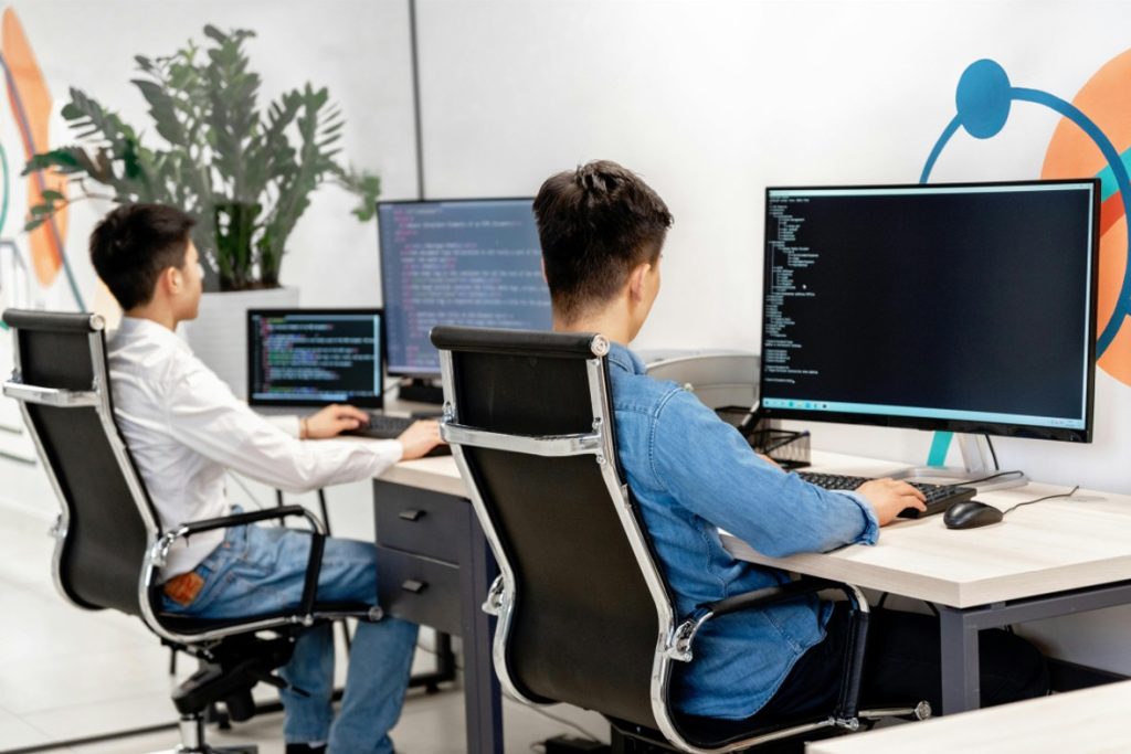 What are the characteristics of successful DevOps professionals?